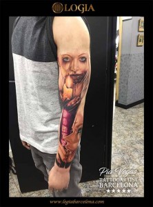 Tatuaje brazo retrato mujeres vela - Logia Barcelona Pia Vegas 